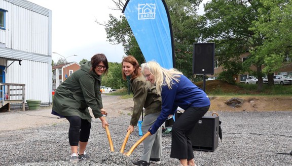 @Html.Raw(Model.ContentImage.GetAltTextExtended(string.Empty))