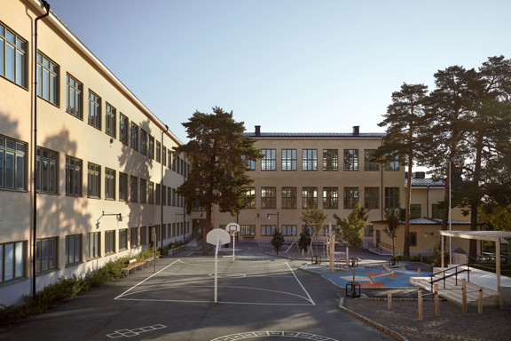 @Html.Raw(Model.ContentImage.GetAltTextExtended(string.Empty))