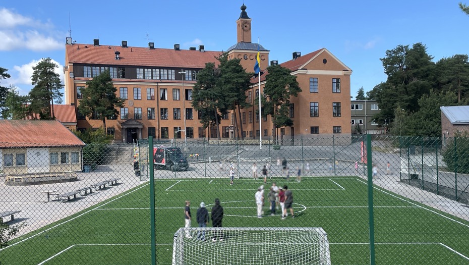 Alviksskolan_fotbollsplan.jpg
